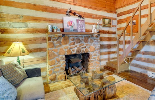 Glade Valley Cabina | Cozy Riverside Cabin w/ 3 Acres & Trout Fishing