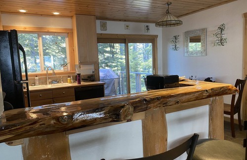 Tahoe Paradise Casa | Cozy, Romantic & Quiet! Off Pioneer Trail! Close to all amenities!