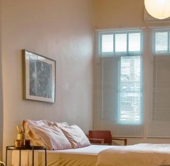 Talat Noi Cama Y Desayuno | Cozy Room at The Coffee Store Charoenkrung