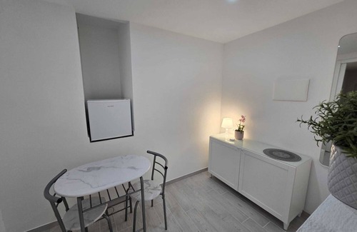 Historic Castle District Apartamento | Cozy room in Cagliari's historic center, hub of Cagliari's movida.