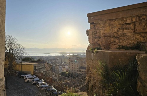 Historic Castle District Apartamento | Cozy room in Cagliari's historic center, hub of Cagliari's movida.