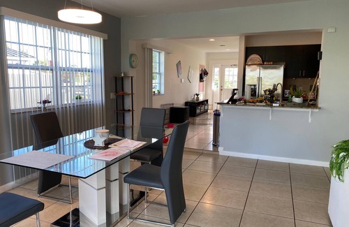 West Park Casa | Cozy Room in Lakefront Home - West Park