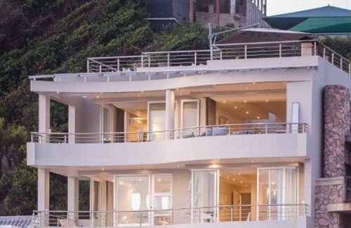 Herolds Bay Casa | Acogedora habitación con vistas parciales al mar