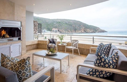 Herolds Bay Casa | Acogedora habitación con vistas parciales al mar