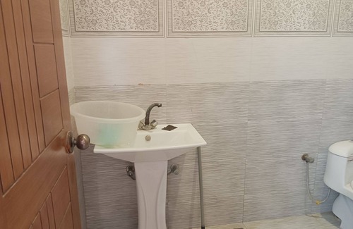 Karachi Casa | Cozy room with comfortable and peaceful area