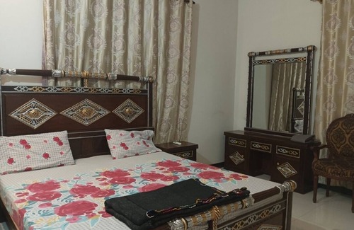 Karachi Casa | Cozy room with comfortable and peaceful area