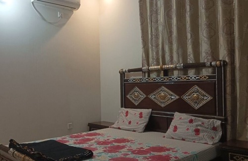 Karachi Casa | Cozy room with comfortable and peaceful area