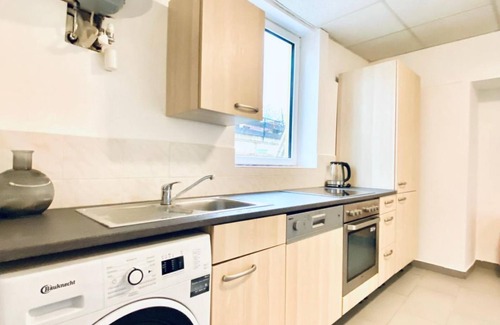 Liesing Apartamento | Cozy Room with Great Transit in a Shared Apartment