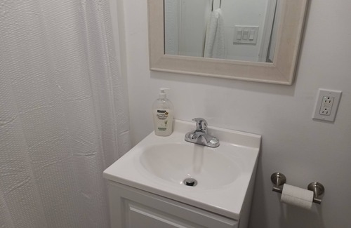 Pottsville Casa | Cozy room with private bathroom in Pottsville PA by Route 61 near Locust Lake