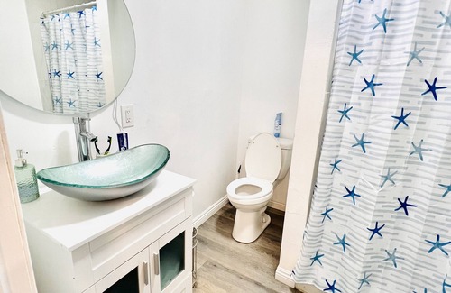 Harbor Casa | Cozy Room with Private bathroom & Entrance