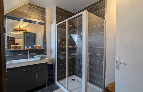 Chateauroux Cama Y Desayuno | Habitación acogedora con salón y desayuno incluido