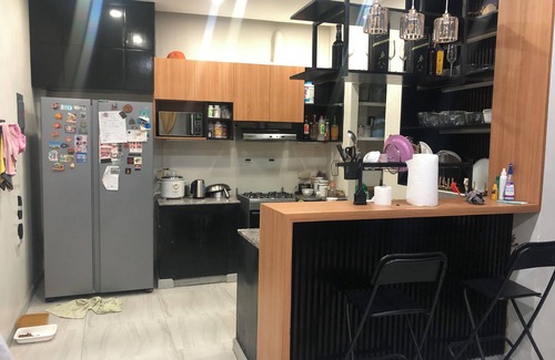Mandaluyong Apartamento | Cozy Room with Study Space, Bath Tub, TV NETFLIX and WIFI