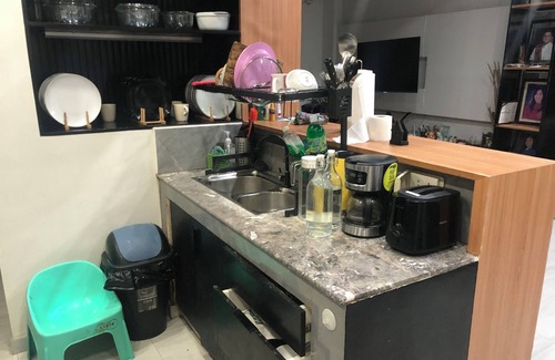 Mandaluyong Apartamento | Cozy Room with Study Space, Bath Tub, TV NETFLIX and WIFI