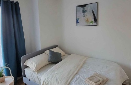 Chateauguay Condominio | Cozy rooms in great condo townhouse!