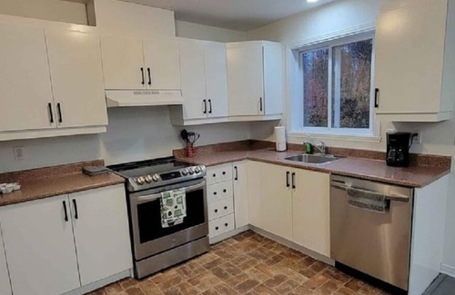 Chateauguay Condominio | Cozy rooms in great condo townhouse!