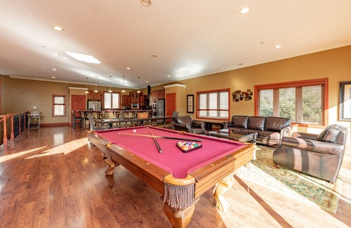 McHenry Casa | Highland Manor: casa con acceso al lago y piscina cubierta privada