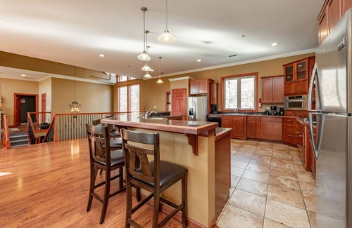 McHenry Casa | Highland Manor: casa con acceso al lago y piscina cubierta privada