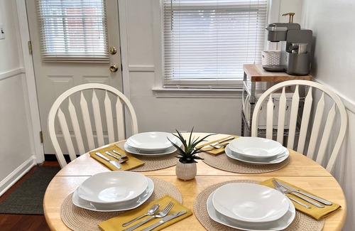 Royal Oak Casa | Cozy Royal Oak 2 Bdrm 5 min to RO/DET + FULLY STOCKED