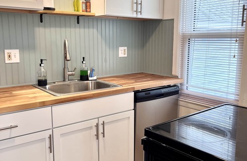 Royal Oak Casa | Cozy Royal Oak 2 Bdrm 5 min to RO/DET + FULLY STOCKED