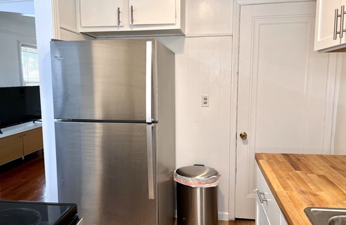 Royal Oak Casa | Cozy Royal Oak 2 Bdrm 5 min to RO/DET + FULLY STOCKED
