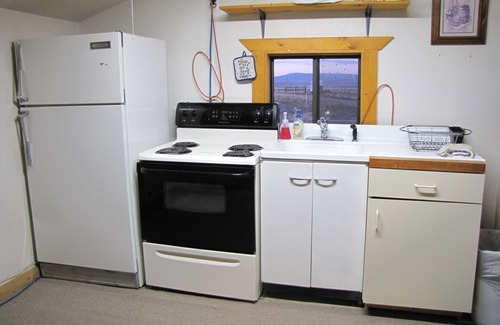 Lima Cabina | Cozy rustic cabin on Little Sheep Creek at foot of Lima Peaks