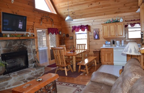 Gatlinburg - Pigeon Forge Cabina | Mtn. Ver la cabaña de troncos! A 10 minutos de la bañera de hidromasaje Pigeon Forge / Gatlinburg, chimenea, PS4