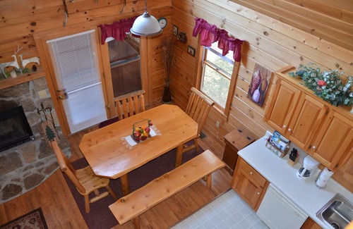 Gatlinburg - Pigeon Forge Cabina | Mtn. Ver la cabaña de troncos! A 10 minutos de la bañera de hidromasaje Pigeon Forge / Gatlinburg, chimenea, PS4