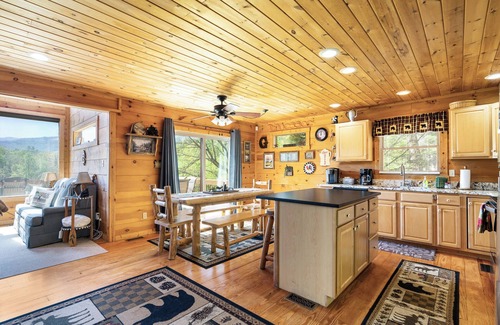 Townsend Casa | Cozy Rustic Cabin with Wonderful Views of the Smoky Mountains