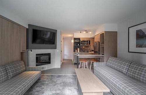 Lake Louise Condominio | Cozy Rustic Condo in a Great Lake Louise Location!