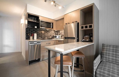 Lake Louise Condominio | Cozy Rustic Condo in a Great Lake Louise Location!