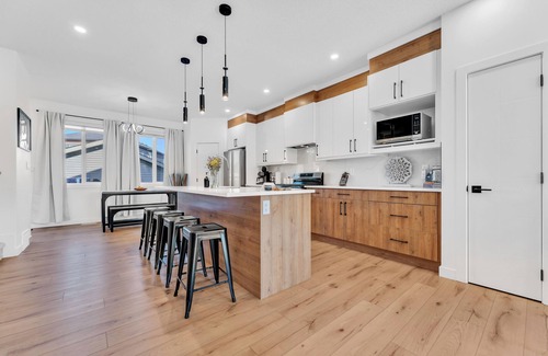 Beaumont Casa | Cozy Rustic House(pet friendly/garage/backyard)