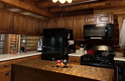 Keswick Ridge Casa | Cozy Rustic log-house in the city - 5bedrooms - private pond & covered bridge