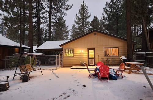 Peter Pan Cabina | Cozy, rustic mountain cabin, Believe in Magic!