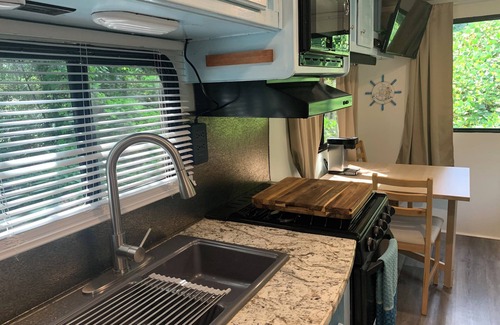 Athens Casa | Cozy RV 1 mile from DT Athens and 2 miles from Sanford Stadium!