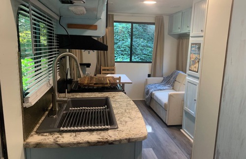 Athens Casa | Cozy RV 1 mile from DT Athens and 2 miles from Sanford Stadium!