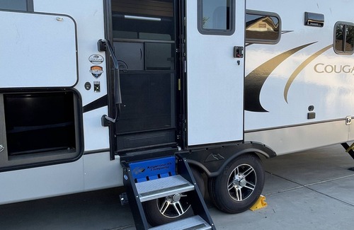 Taft Casa | Cozy RV 1Bedroom With Cali King bed, Double bunk beds, 1Bath, Private