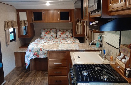 Somerville Casa | Cozy RV at entrance to Lake Somerville
