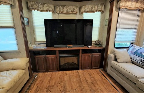 River Ranch Cabaña | Cozy RV Cottage with Golf Cart at River Ranch 417