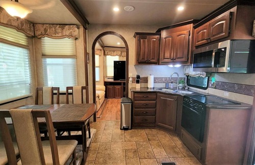 River Ranch Cabaña | Cozy RV Cottage with Golf Cart at River Ranch 417