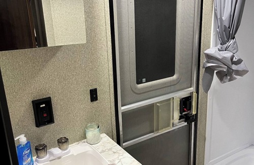 Hanford Casa | Cozy RV in Pleasant Hanford with AC, WiFi