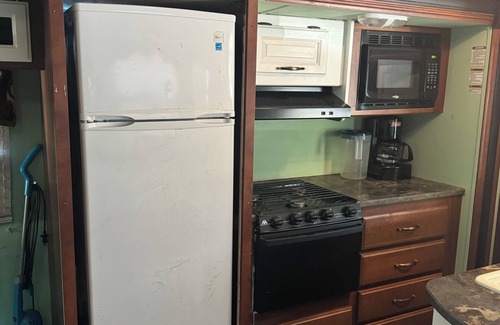 Jacksonville Casa | Cozy RV in Wonderful Jacksonville with WiFi, AC, near shopping, zoo, airport.