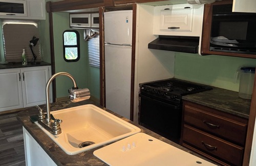 Jacksonville Casa | Cozy RV in Wonderful Jacksonville with WiFi, AC, near shopping, zoo, airport.