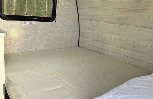 Tall Timbers - Brechtel Casa | Cozy RV with AC and WiFi in Lovely Terrytown