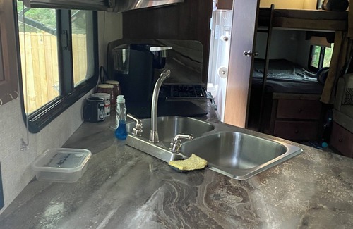 Cohassett Beach Casa | Cozy RV with AC and WiFi for ‘glamping’ in Westport, a short walk to the beach.