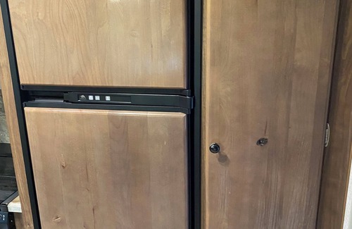 Cohassett Beach Casa | Cozy RV with AC and WiFi for ‘glamping’ in Westport, a short walk to the beach.