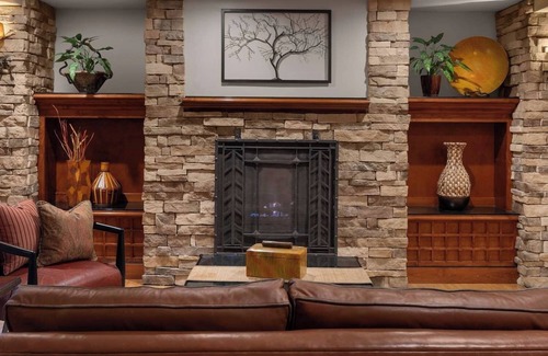 Sacramento Hotel | Cozy Sacramento Suite w/ Separate Living Area & Full Kitchen