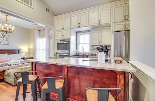 Thomas Square Apartamento | Cozy Savannah Vacation Rental w/ Fenced Courtyard!