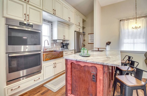 Thomas Square Apartamento | Cozy Savannah Vacation Rental w/ Fenced Courtyard!
