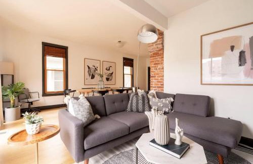 Uptown Casa | Cozy Scandinavian Loft - Espresso & Boutiques