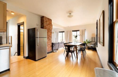Uptown Casa | Cozy Scandinavian Loft - Espresso & Boutiques